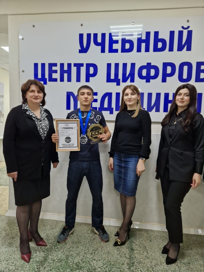 Аббасов Мехидин В категории 16-17 лет  В турнире по грэпплингу