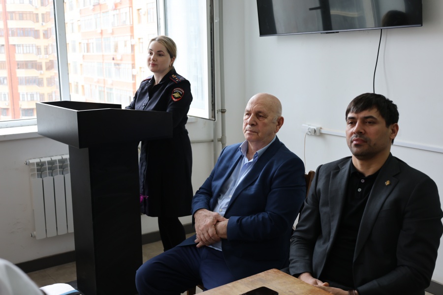 Встреча по профилактике правонарушений среди несовершеннолетних прошла в Медколледже ДГМУ